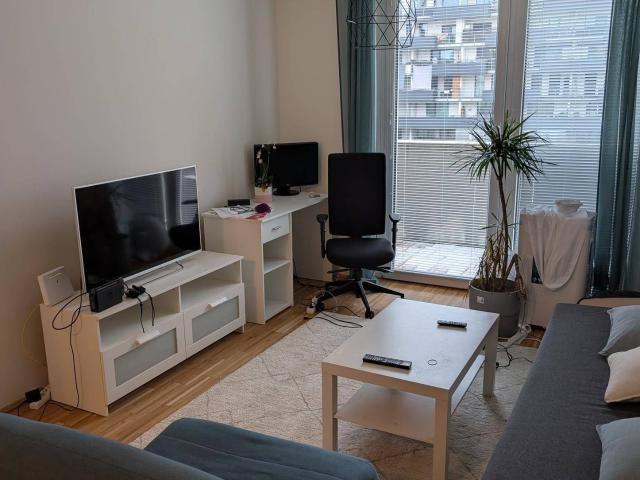 Ruhige 2 Zimmer Wohnung mit Balkon direkt bei U2 Aspernstraße möbliert