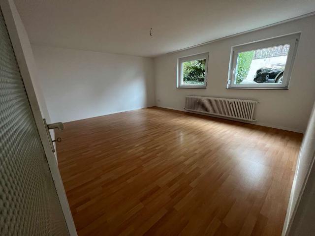 Ruhige 2 Zimmer Wohnung mit Einbauküche und Stellplatz