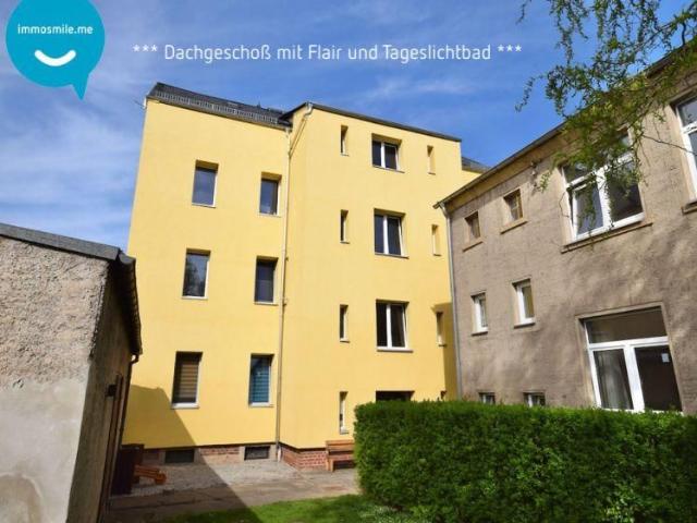 ruhige 2 Zimmer • Tageslichtbad mit Wanne • geräumige Küche • Laminat • günstig mieten !