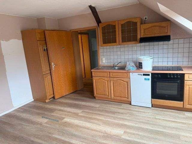 Ruhige 2 Raum Altbauwohnung mit großer Wohnküche, Einbauküche & Tageslichtbad – sofort bezugsfrei