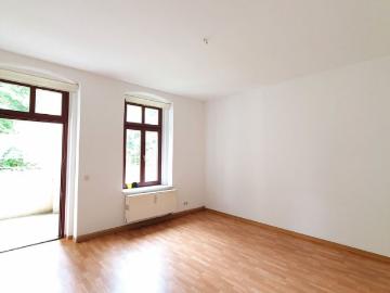 ruhige 2 Raumwohnung mit Balkon und Fahrstuhl in der Südstadt !
