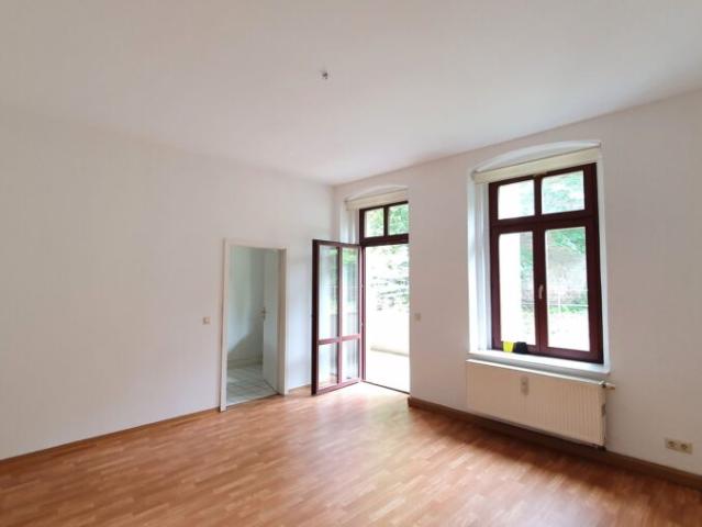 ruhige 2 Raumwohnung mit Balkon und Fahrstuhl in der Südstadt !