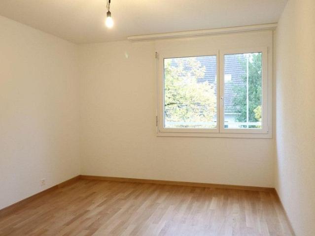 Ruhige 4.5 Zimmerwohnung im Grünen