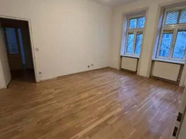 Ruhige 4 Zimmer Wohnung in einer Seitengasse