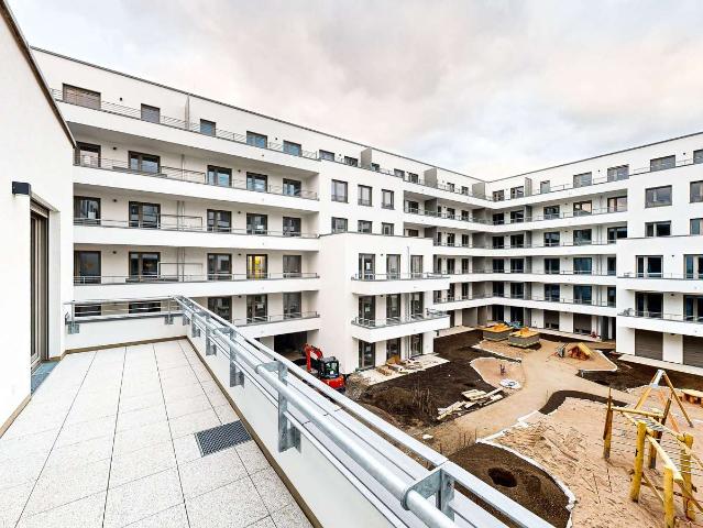 Ruhige 4 Zimmer Wohnung mit Balkon, Lift und Duplex Parkplatz in Ludwigshafen am Rhein