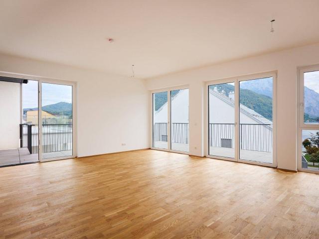 Ruhige 4 Zimmer Wohnung mit Seeblick und direktem Liftzugang