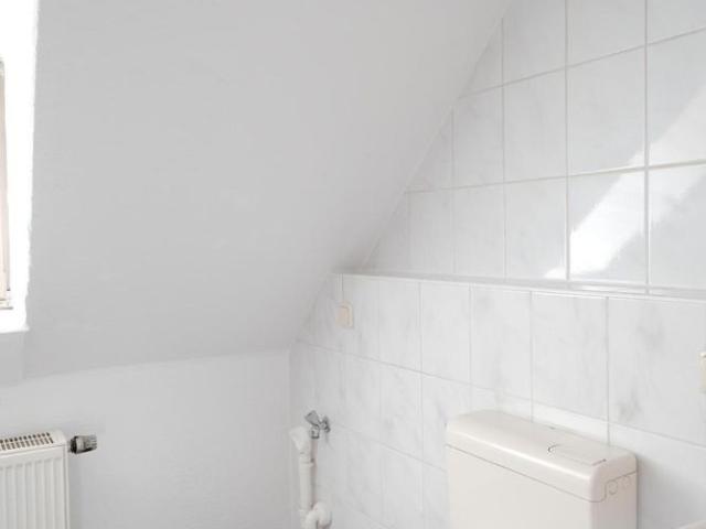Ruhige Altbauwohnung in zentralster Lage! Frei ab 01.09.2026