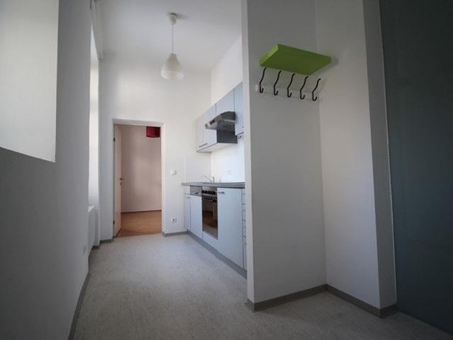 RUHIGE ALTBAUWOHNUNG NÄHE ZENTRUM