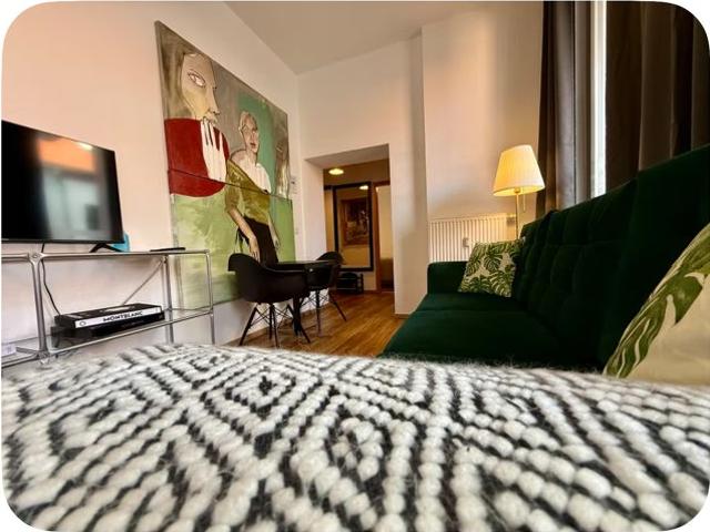 Ruhige Altstadtwohnung nahe Krämerbrücke mit Balkon, Erfurt Amsterdam Apartments for Rent