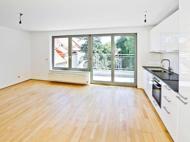 Ruhige, großzügige 2 Zimmer Wohnung mit Terrasse und Grünblick – attraktiv für Eigennutzer und Anleger