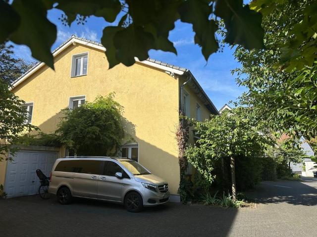 Ruhige Doppelhaushälfte in ItterHolthausen, Düsseldorf