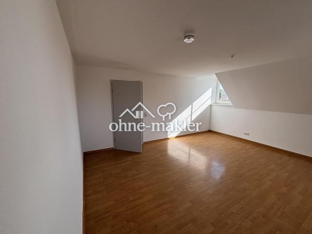 ruhige Dachgeschosswohnung mit hellen Räumen