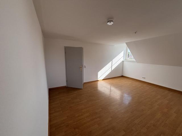 ruhige Dachgeschosswohnung mit hellen Räumen