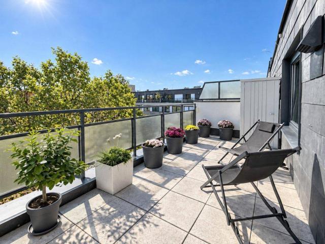 RUHIGE DG WOHNUNG MIT 2 TERRASSEN | 3 Zimmer | ca. 108 m² gew. WFL | ca. 39 m² Terrassen | 5. Liftstock | Klimaanlage | Gartennutzung | Top Öffi Anbindung