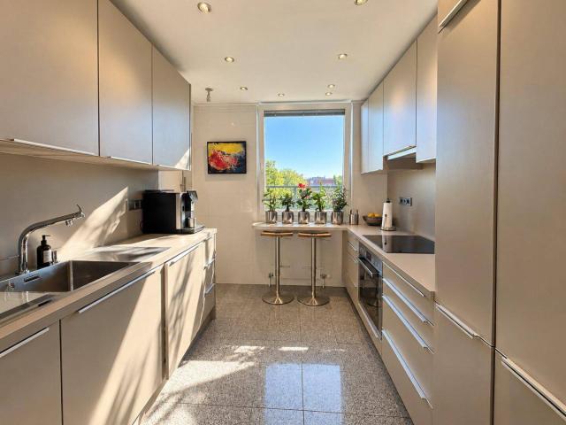 RUHIGE DG WOHNUNG MIT 2 TERRASSEN | 3 Zimmer | ca. 108 m² gew. WFL | ca. 39 m² Terrassen | 5. Liftstock | Klimaanlage | Gartennutzung | Top Öffi Anbindung