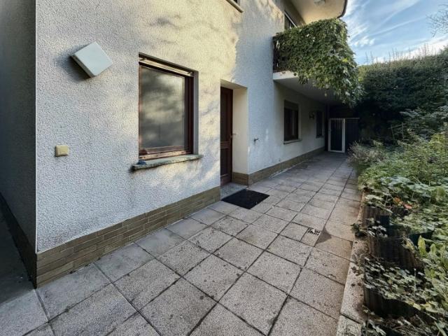 Ruhige Einliegerwohnung mit eigener 20 m2 Terrasse, 200 m zum Uni Campus Jura/BWL/VWL