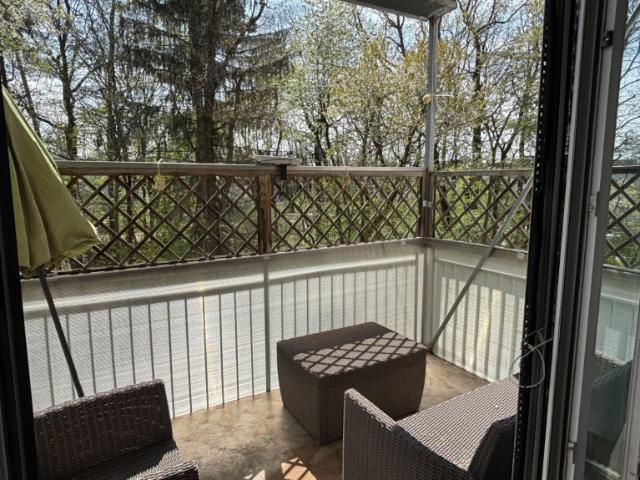 Ruhige Familienwohnung mit Balkon und Carport