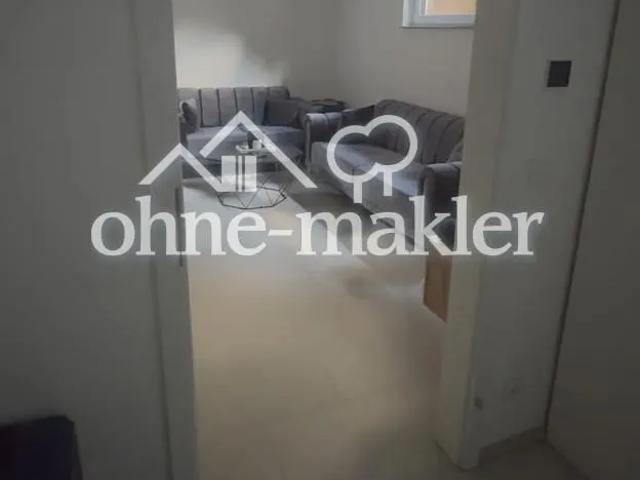 Ruhige, hochwertig sanierte 1,5 Zimmer Souterrainwohnung mit separatem Eingang & Fußbodenheizung