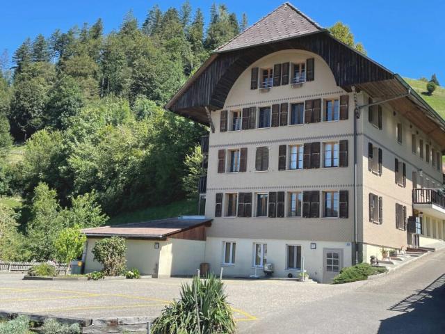 Ruhige, heimelige 2 Zimmer Wohnung mit Sitzplatz