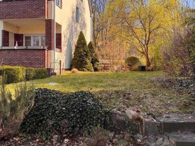 Ruhige, helle 3 Zimmerwohnung mit Loggia und eigenem Garten