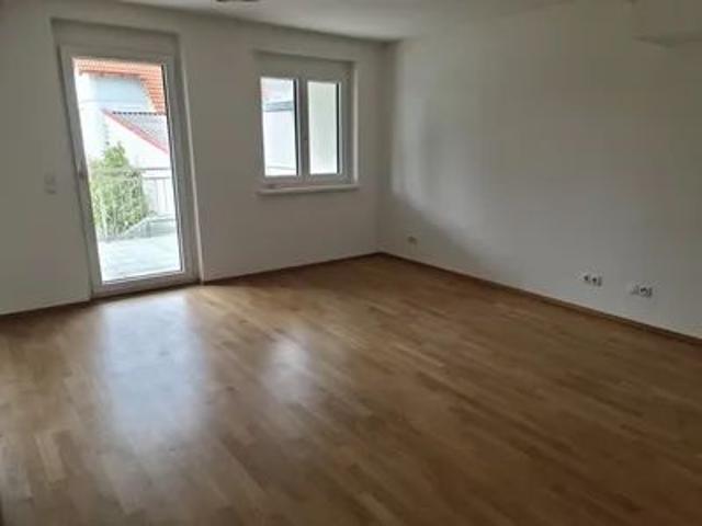 ruhige, helle 3 Zimmer Wohnung mit Balkon, niedrige Energiekosten