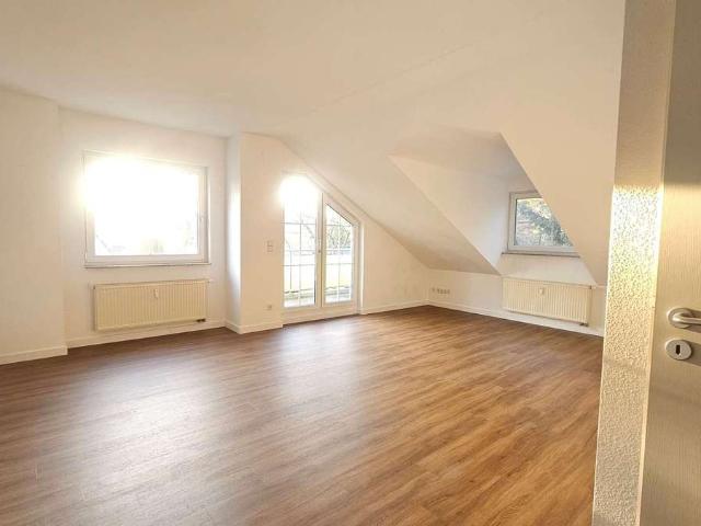 Ruhige, helle 3 Zimmer Wohnung mit Balkon & Stellplatz