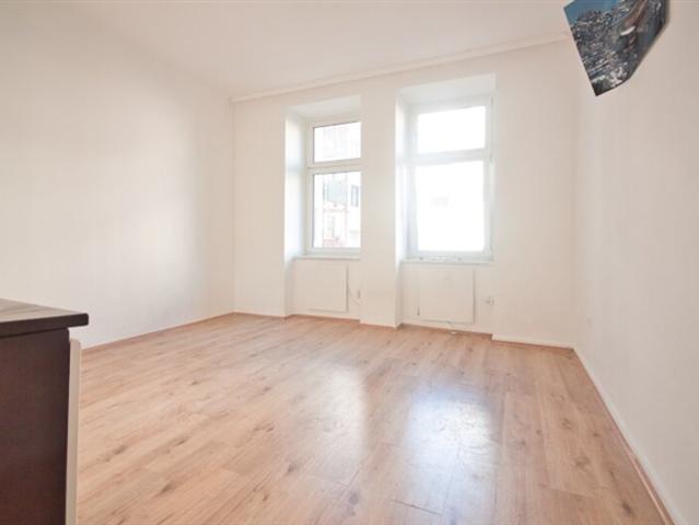 Ruhige, helle 2 Zimmer Wohnung | Innenhoflage | WC und Bad in der Wohnung