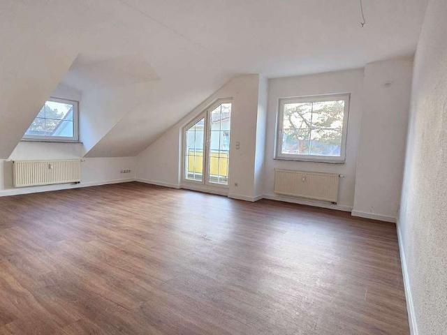 Ruhige, helle 2 Zimmer Wohnung mit Balkon & Stellplatz
