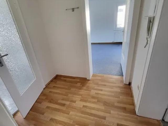 Ruhige helle 2 Raum Wohnung mit Garage
