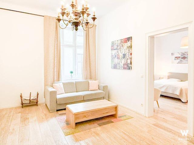 Ruhige Innenhof Wohnung nähe MuseumsQuartier – Stilvoll sanierte 2 Zimmer Wohnung I Fußbodenheizung I Altbau