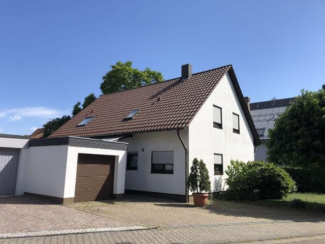 Ruhige Lage, viel Platz: 5 Zimmer Haus mit Grünblick in Rastatt