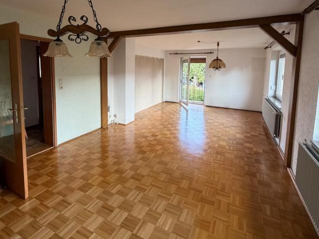 Ruhige Lage Ab sofort* 85qm Wohnung teilmöbliert