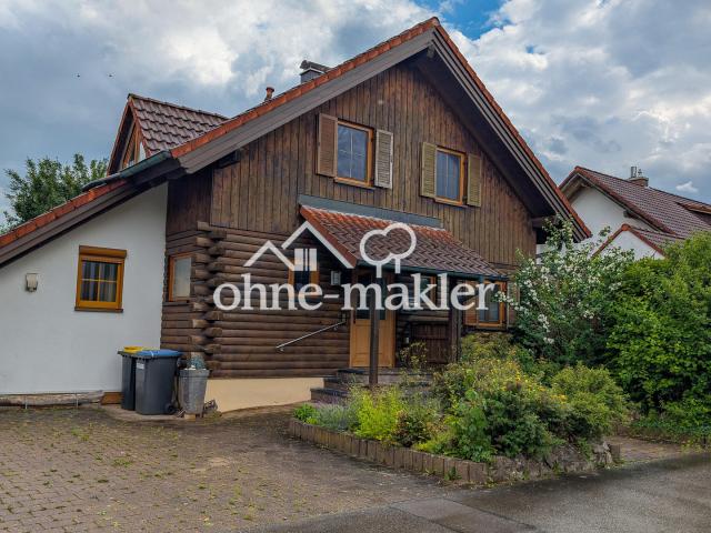 Ruhige Lage, charmantes Einfamilienhaus in kanadischer Rot Zeder Bauweise mit großem Garten