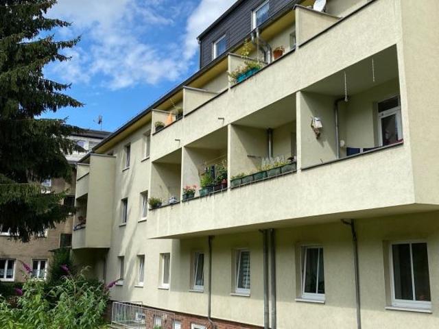 Ruhige Lage im DG / Bad mit Dusche + Fenster / Laminat
