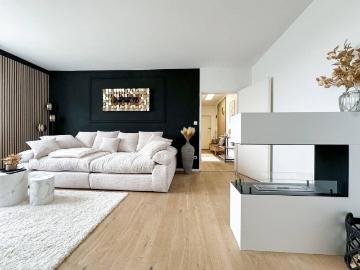 Ruhige Lage mit Blick ins Grüne Stilvoll möblierte 2,5 Zimmer Wohnung mit Balkon