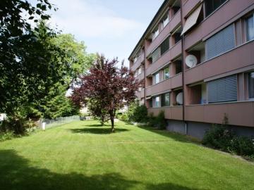 Ruhige Lage: schöne 3 Zimmer Wohnung mit Balkon, 3. OG