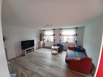 Ruhige lichtdurchflutete 4 Zimmerwohnung mit Balkon