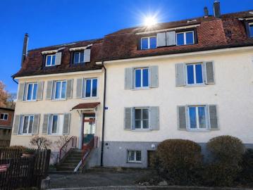 Ruhige, lichtdurchflutete 3 Zimmer Wohnung