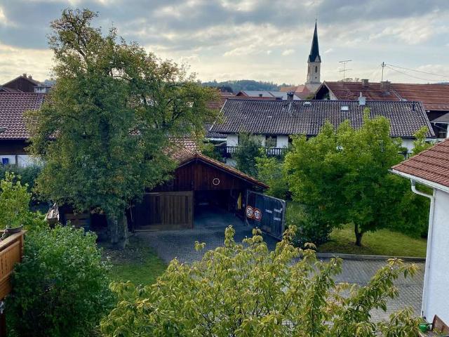 Ruhige Maisonette für zwei: Ofen, Balkon, Regionalbahn nach München