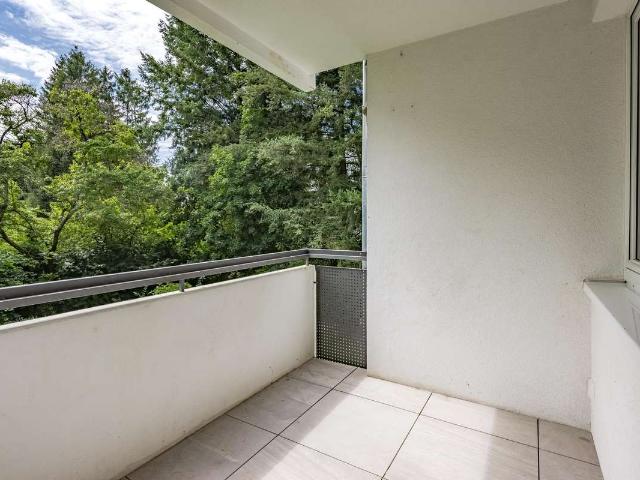 Ruhige, neuwertige 3 Zi. Whg. mit Einbauküche und 2 Balkonen, ideal für Paare oder kleine Familie!