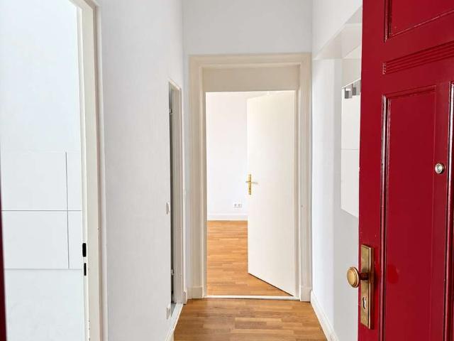 Ruhige, sonnige 1‑Zimmer‑Altbauwohnung mit Balkon ab sofort!