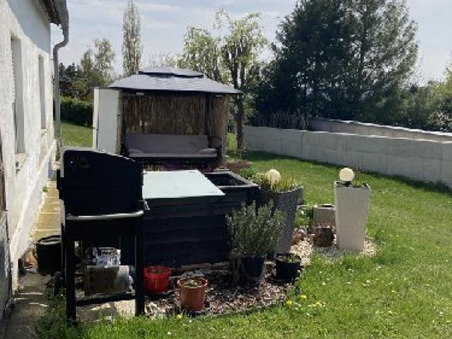 Ruhige sonnige Wohnung mit kleinem Gartenanteil, in der Nähe von Eggersdorf