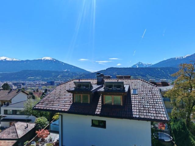Ruhige, sonnige Aussichtslage in Hötting – stilvoll sanierte 3 Zimmer Wohnung mit 2 Balkonen!