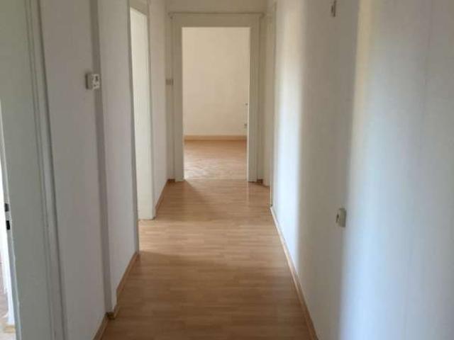 ruhige schöne 3 Zi Wohnung, hell, Balkon