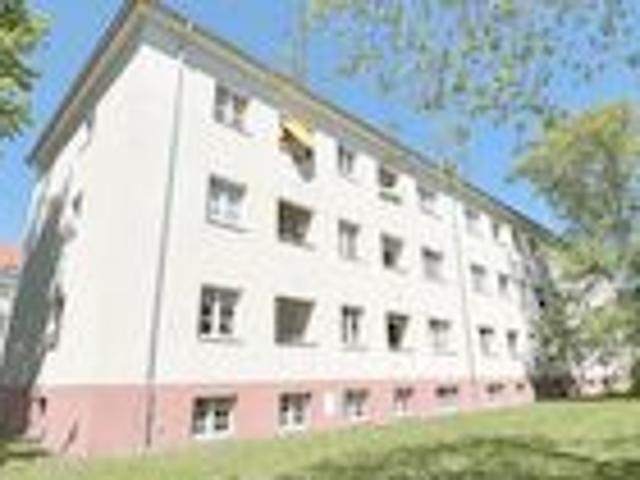 Ruhige Seitenstraße in Seidnitz: 2 Zi. Whg. mit Loggia & Wanne