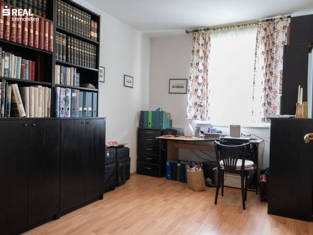 Ruhige Südlage im Innenhof 70,79M² mit Wohnküche und 2 Zimmer, Bad, Wc, Abstellraum, 7,78M² Balkon und Parkplatz!