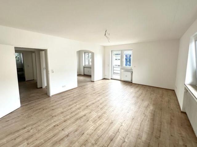 Ruhige Wohnlage 3,5 Zimmerwohnung in einem 3 Parteienhaus!