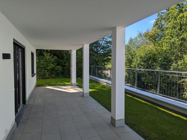Ruhige Wohnlage! Großzügige Neubauwohnung mit überdachter Terrasse und Garten!