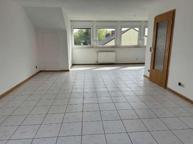 Ruhige Wohnlage! Dachgeschosswohnung mit offener Küche!
