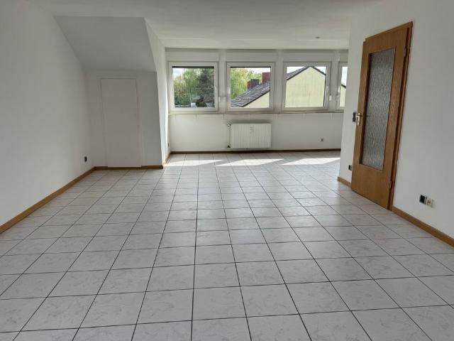 Ruhige Wohnlage! Dachgeschosswohnung mit offener Küche!